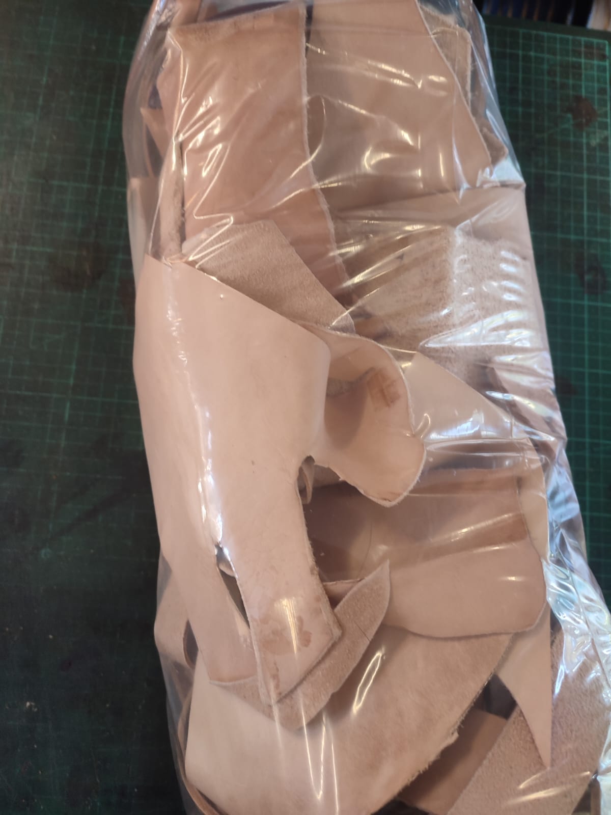 Off cut Vegetable tanned leather - 1.8