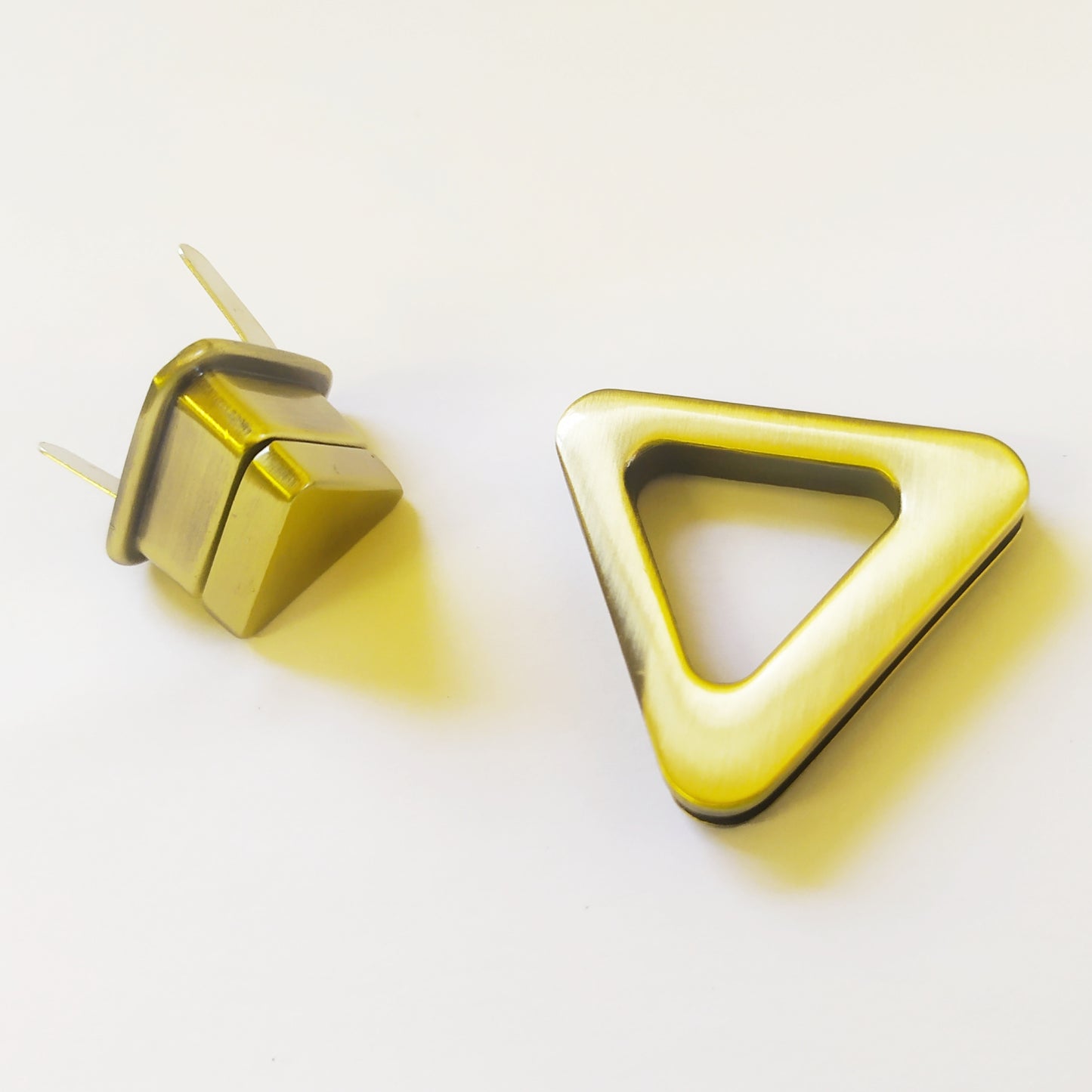 Prism Senatori Turn Button - Antique Brass