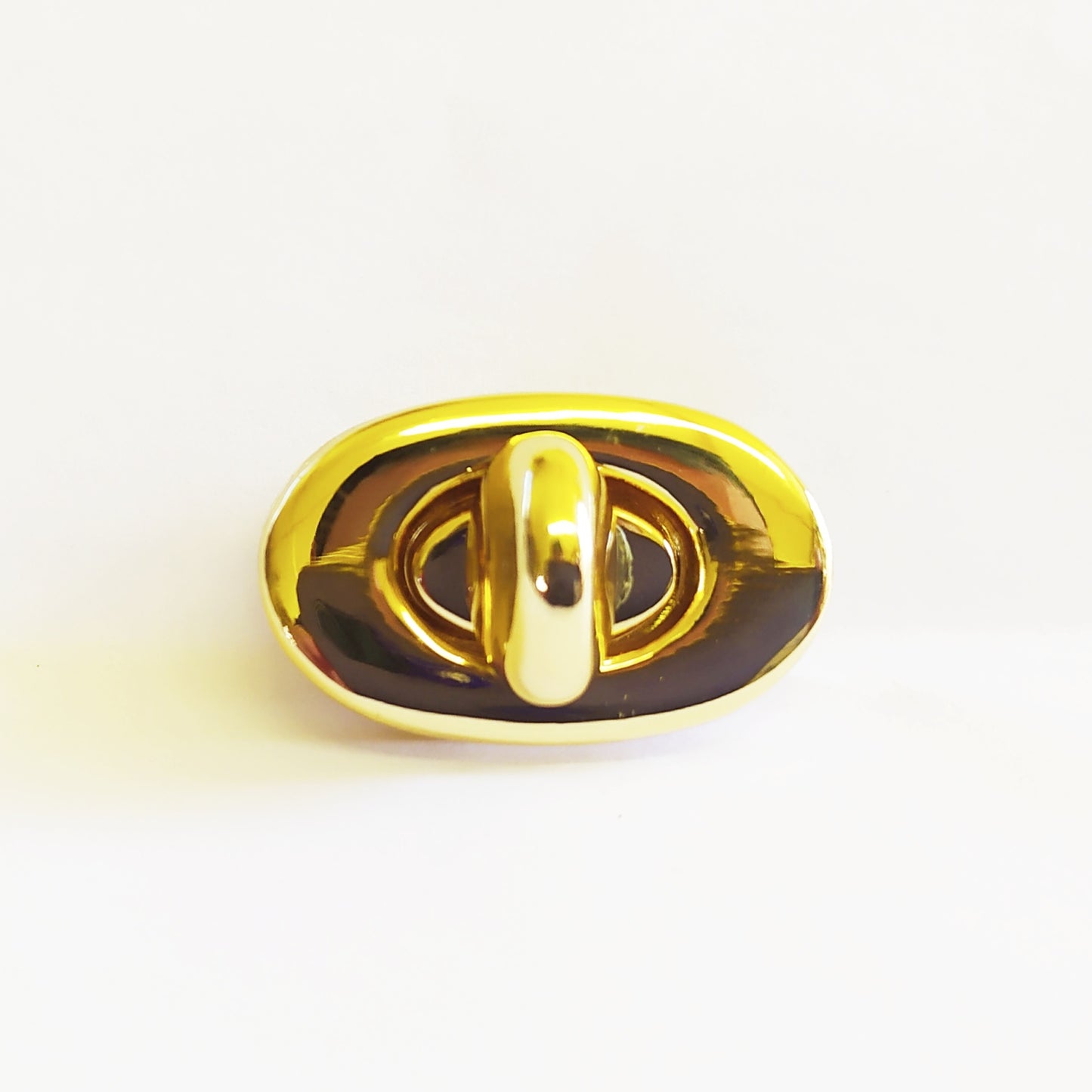 Small Oval Senatori Turn Button - Gold