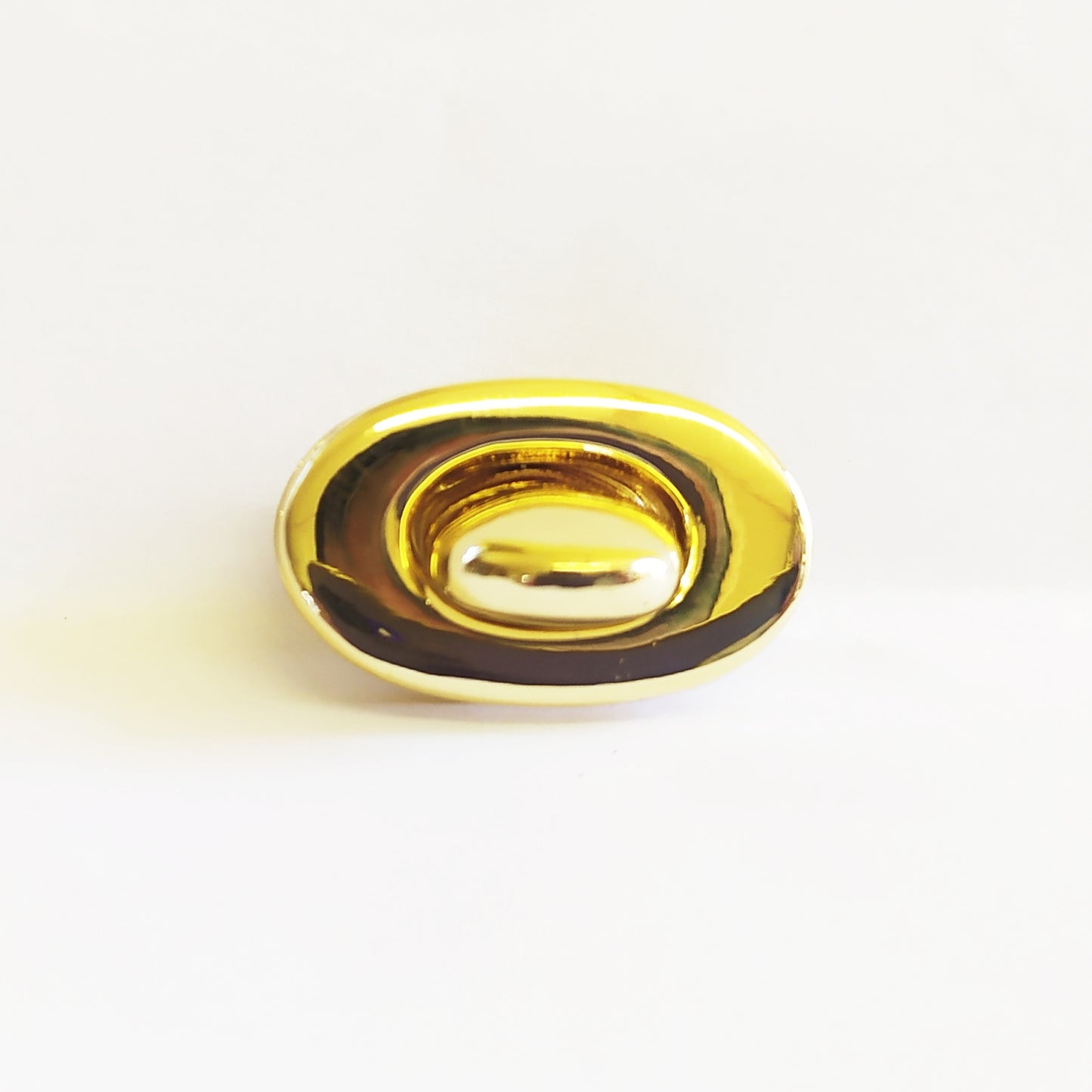 Small Oval Senatori Turn Button - Gold